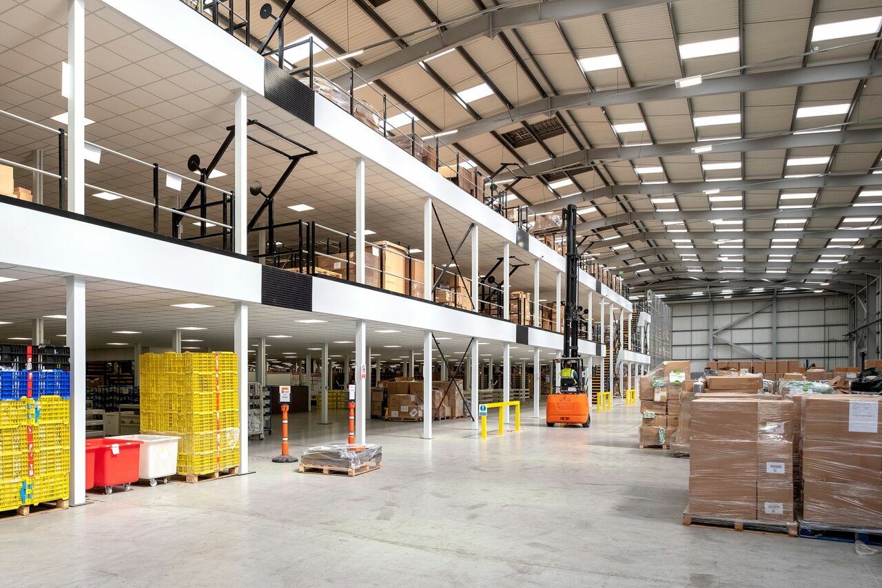 2 tier mezzanine floor - Bleckmann - Warehouse - Fork lift extended.