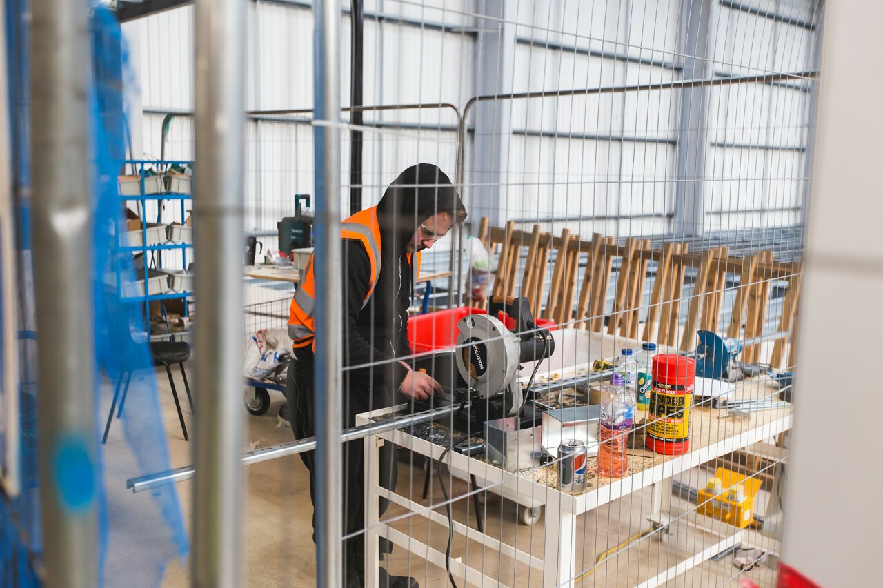 2 tier mezzanine floor - Bleckmann - Mesh partitioning.