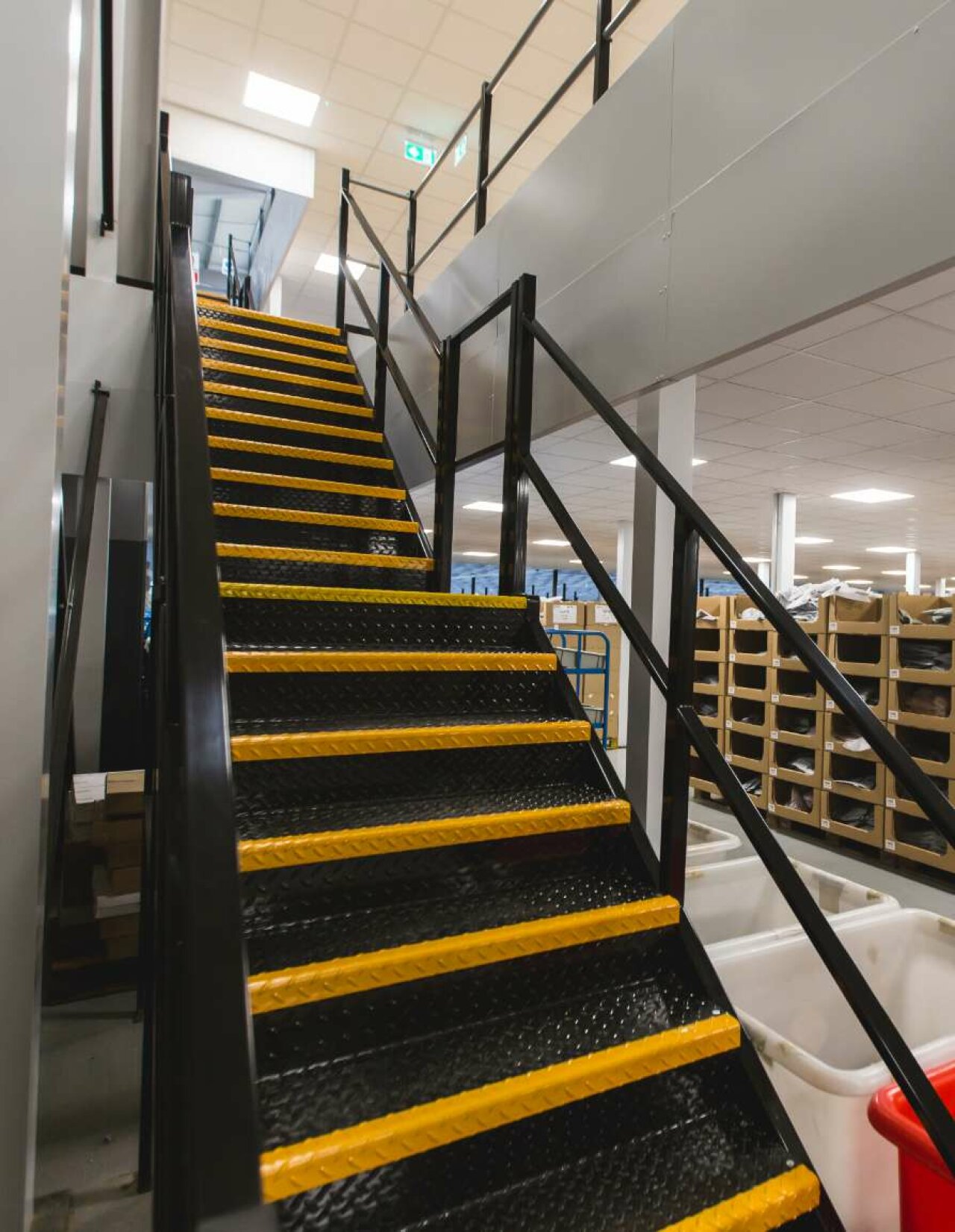 2 tier mezzanine floor - Bleckmann - Staircase.