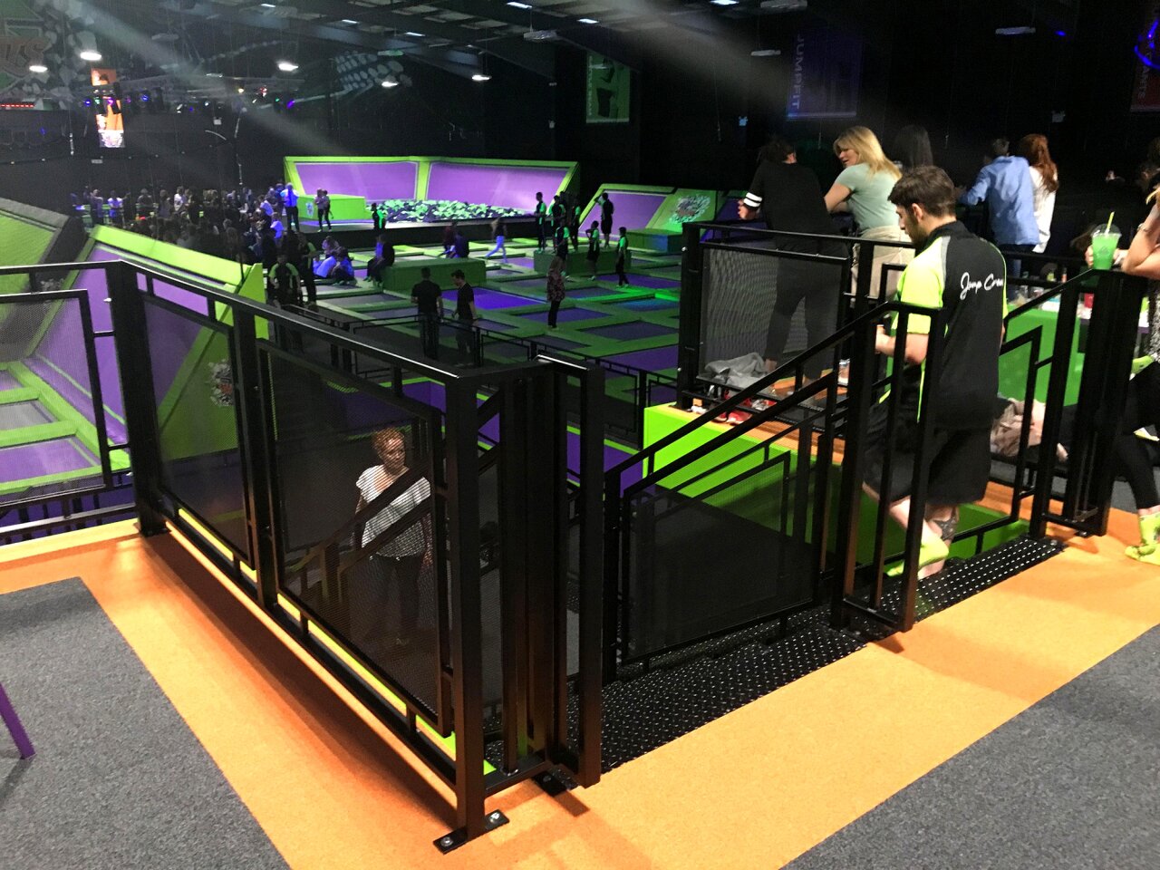 Oracle Storage - Mezzanine floors Jump Giants - Stairs from top.