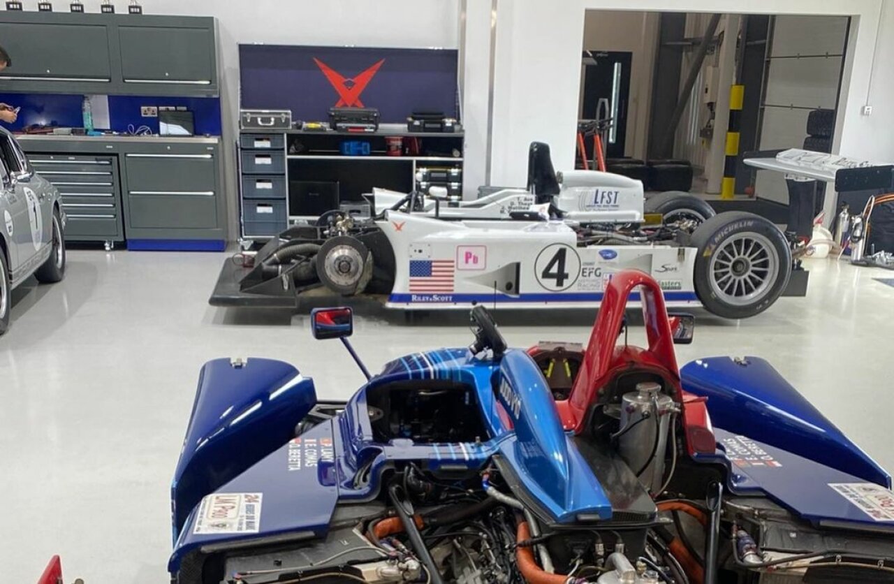 Car storage mezzanine floor - pursuit racing - workshop 1.