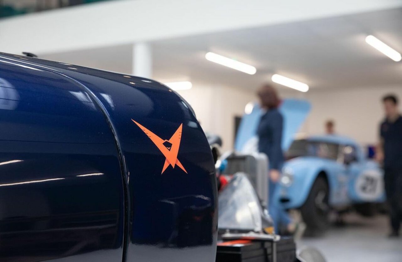 Car storage mezzanine floor - pursuit racing - logo detail.