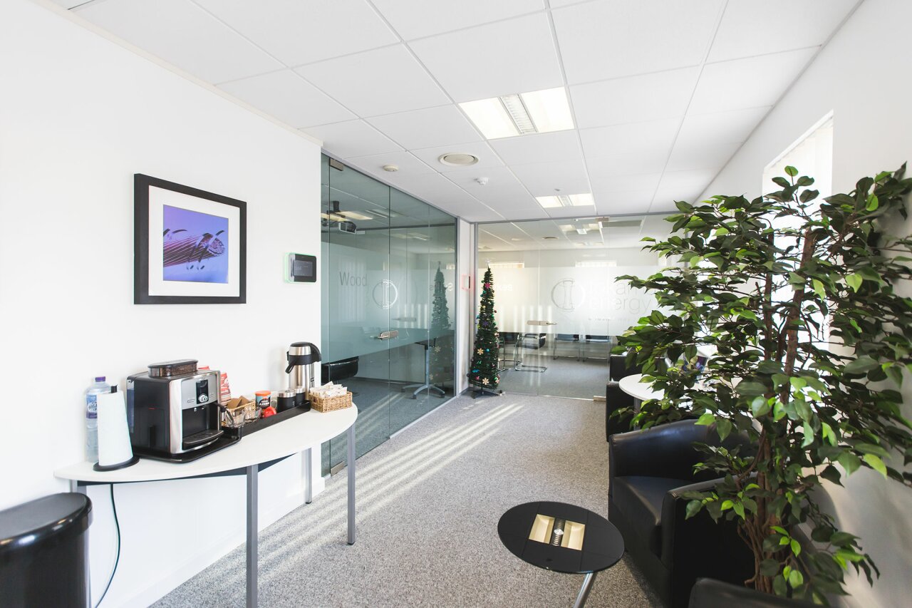 Tokamak - Office mezzanine - office waiting area.